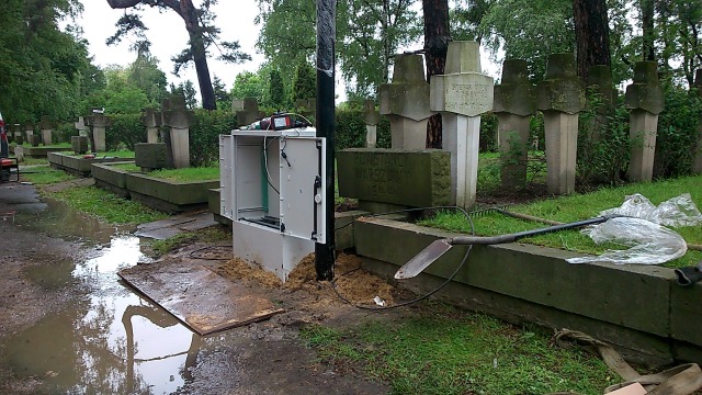 Stawiają kamerę w kwaterze Powstańców.<br />
Będzie monitorować grób Jaruzelskiego?